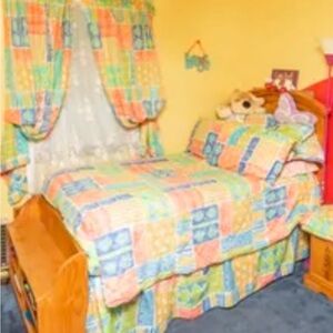 Gently used 12 piece FULL SIZE comforter set.